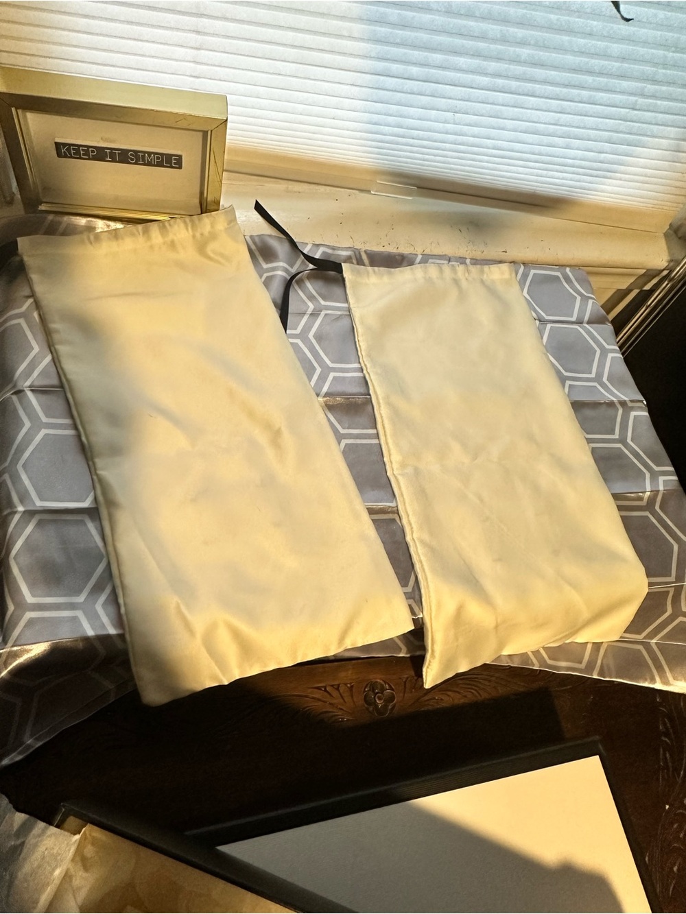 Authentic Gucci White GG Embossed Slide Sandals - Picture 6 of 15